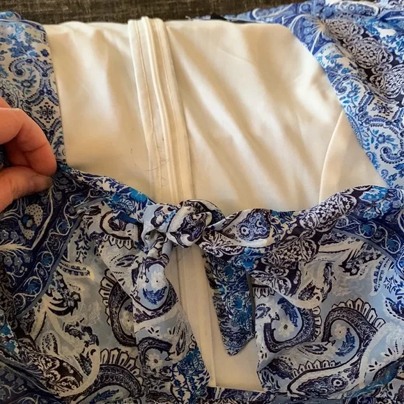 Lulu’s Blue Paisley Maxi Dress M Peekaboo Front Tie - Picture 4 of 10